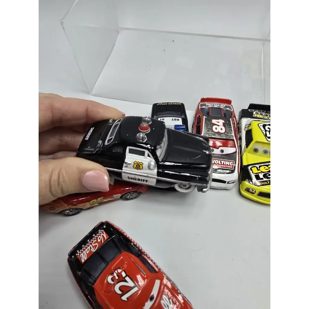 Disney/Pixar Cars Die Cast Toy Car Lot Lighting McQueen